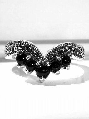 925 STERLING SILVER Onyx Marcasite V-Shaped Chevron Ring